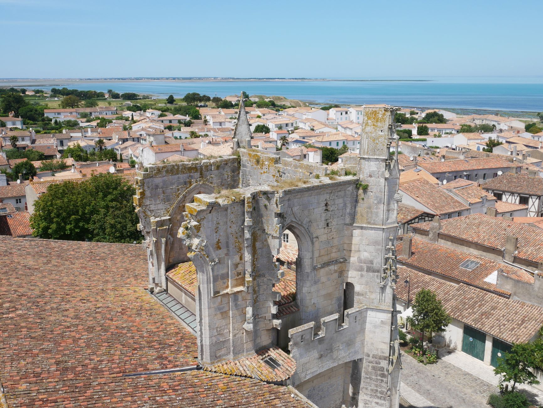 Bâchage de toiture équipe à Niort